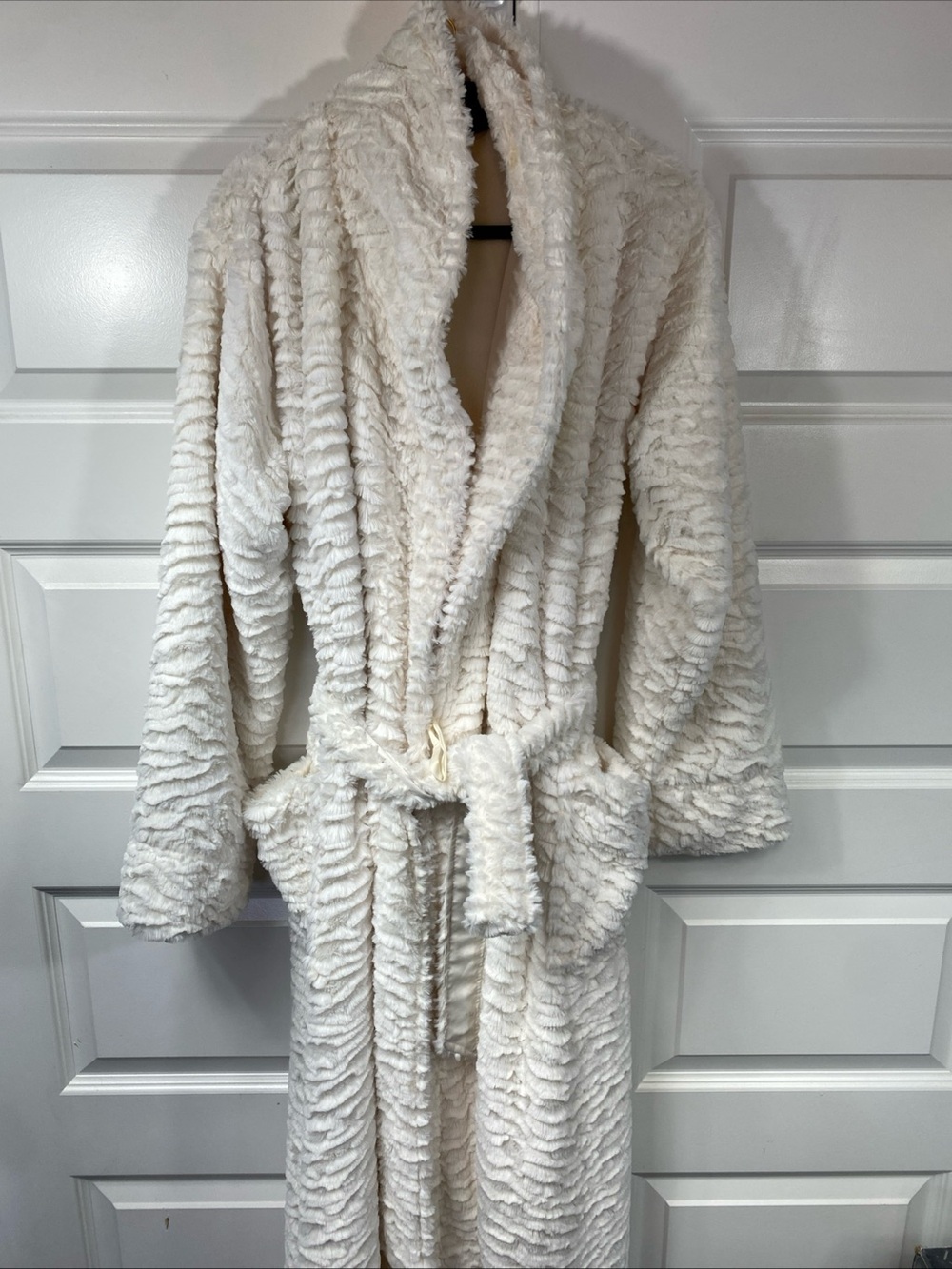 Soma Robe long plush cream fleece lined belted Faux Fur Cozy Classy Elegant S/M - Picture 2 of 9
